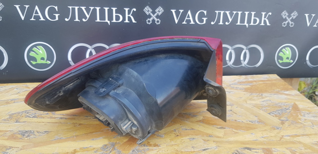 VAG 5N0945096H Фонарь задний правый внешний в наличии Николаев