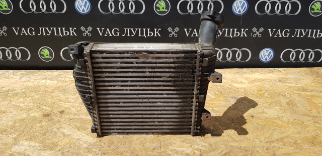Охладитель наддувочного воздуха 7L0145803A VAG