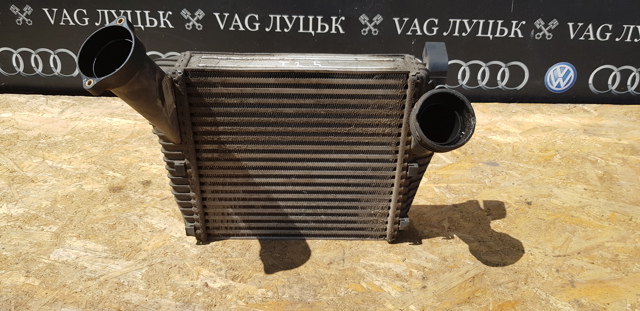 7L0145803A VAG Интеркулер купить в Ужгород