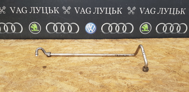 Трубка масляного радиатора АКПП, верхняя 7L0317822B VAG