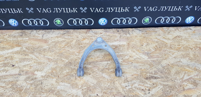 Рычаг передней подвески верхний, левый/правый 7L0407047A VAG