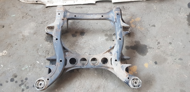 Поперечина передней подвески 7L0499030L VAG
