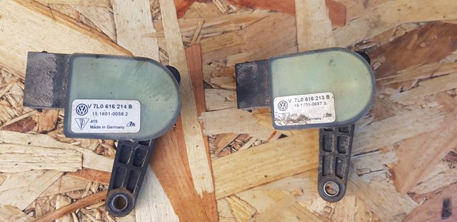 Датчик уровня положения кузова, передний правый 7L0616214B VAG