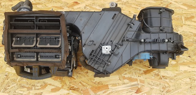 7L0819096 VAG Корпус радиатора кондиционера (салонный испаритель) купить в Тернополь