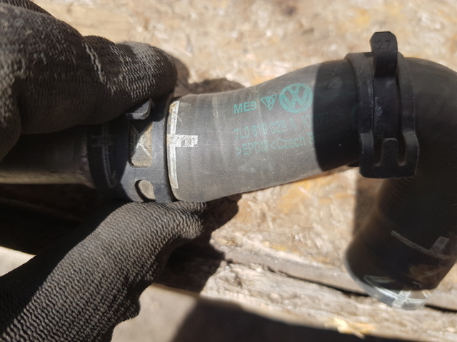 7L0819329A Шланг (патрубок) радиатора охлаждения нижний купить Львов
