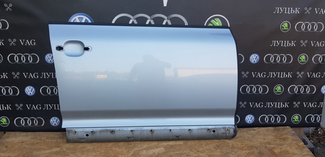 Пассажирская передняя дверь 7L0831056L VAG