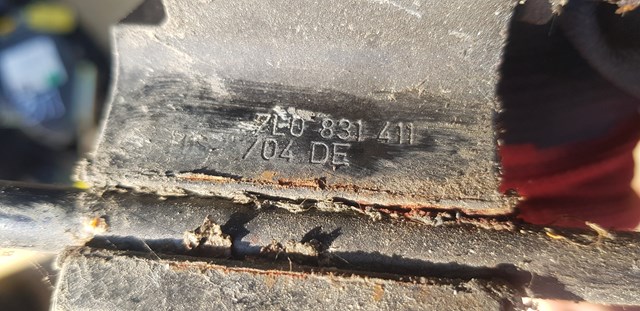 VAG 7L0831411 Петля двери передней левой в наличии Киев