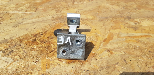 7L0833401A VAG Петля двери задней левой купить в Черновцы