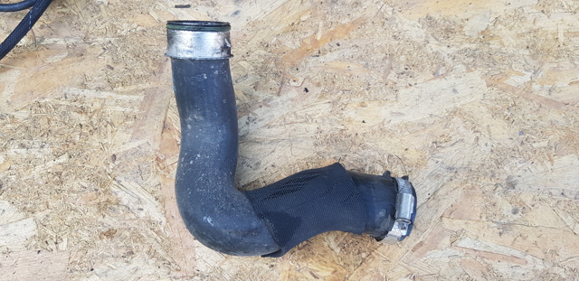 Патрубок интеркуллера 7L6145738A VAG