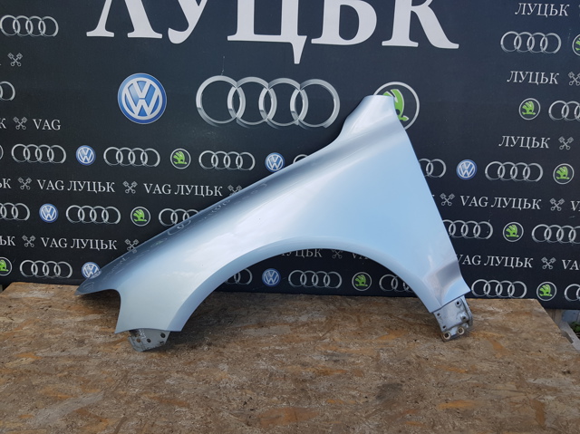 Переднее левое крыло Volkswagen Touareg 1
