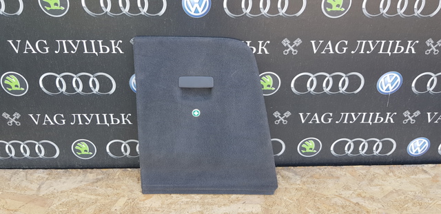 Облицовка багажного отсека, правая 7L6867038 VAG