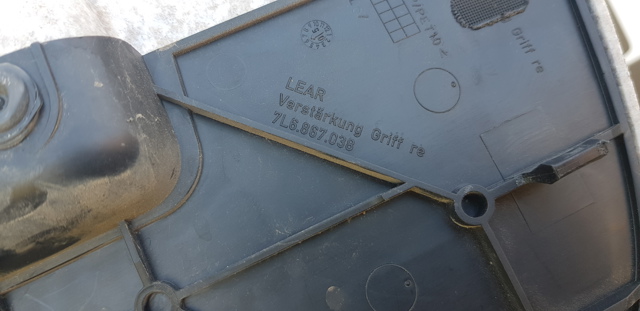 VAG 7L6867038 Облицовка багажного отсека правая в наличии Сумы