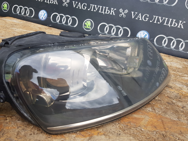 7L6941018AP VAG Правая фара купить в Львов