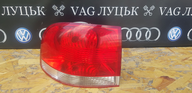 Задняя левая внешняя фара 7L6945095K VAG
