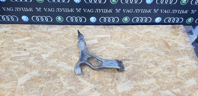 Передний нижний рычаг 7L8407152K VAG