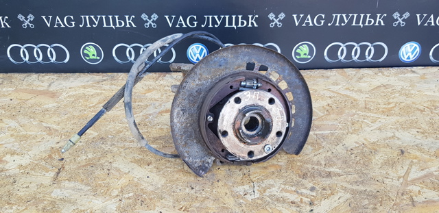 Цапфа поворотная правая 7L8505436 VAG