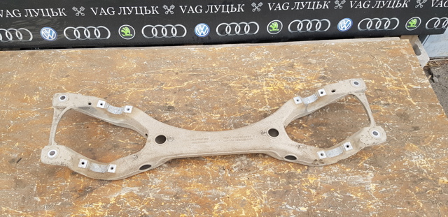 Балка задней подвески (подрамник) верхний 7L8512369 VAG