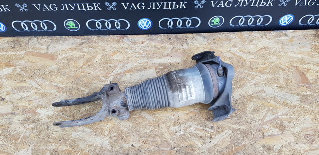 Амортизаторная стойка передняя левая 7L8616039 VAG