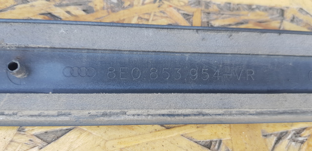8E0853954 Молдинг двери передней правой купить Николаев