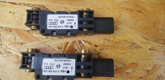 Датчик подушки безопасности 8E0959643A VAG