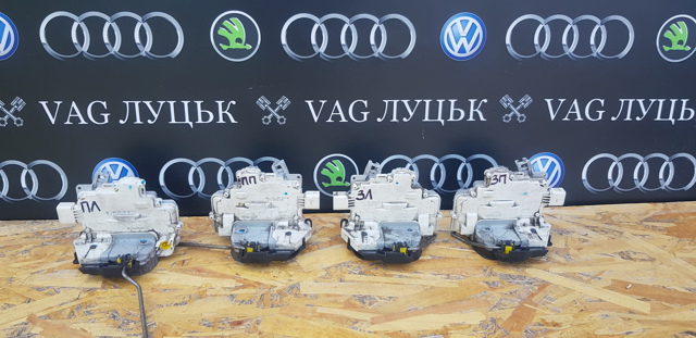 Замок передней левой двери 8E1837015AA VAG