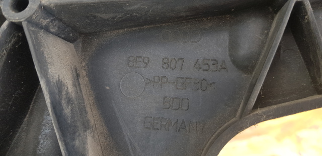 VAG 8E9807453A Направляющая заднего бампера левая в наличии Ирпень