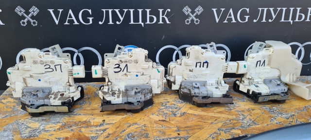 Внутренний дверной замок Фольксваген Туарег 2