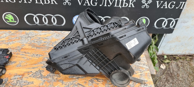 Корпус воздушного фильтра в сборе 8K0133837AC VAG