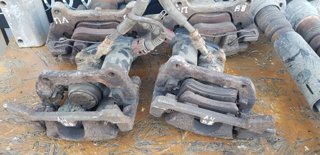 Суппорт тормозной левый задний Ауди КУ5