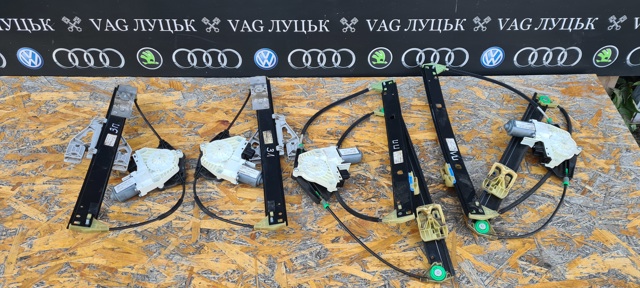 Стеклоподъемник задней левой двери 8K0839461A VAG
