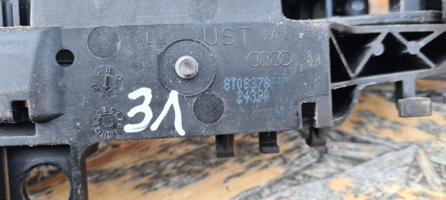 8T0837885A Держатель наружной ручки двери задней левой купить Винница