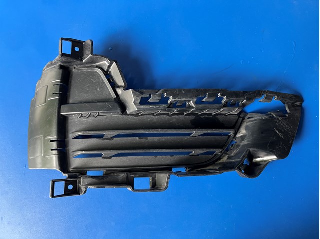 Решетка бампера переднего правая нижняя 51117307994 BMW