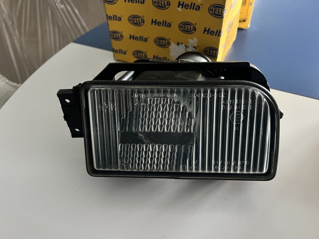 Туманка правая 1NL005230121 HELLA