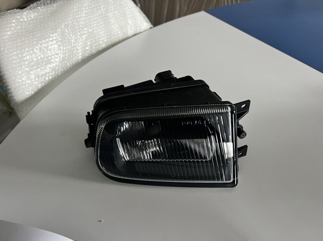 Левая противотуманная фара 63178360575 BMW