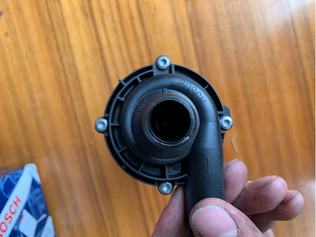 0392023004 BOSCH Помпа водяная (насос) охлаждения, дополнительный электрический купить в Николаев
