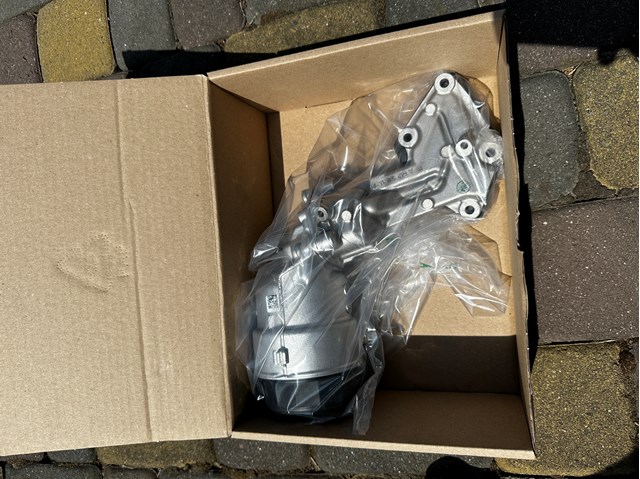 MERCEDES 642180141064 Корпус масляного фильтра в наличии Тернополь