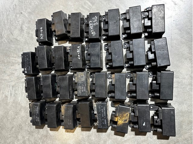 A0255452832 MERCEDES Реле свечей накала купить в Николаев
