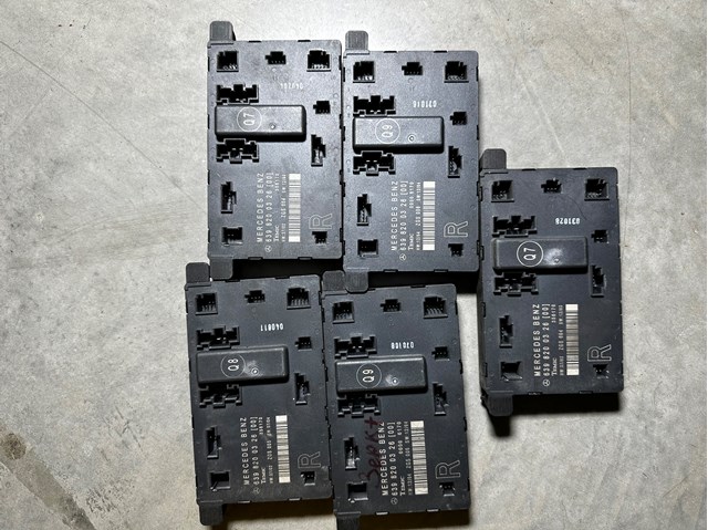 Блок комфорта передней двери A6398200326 MERCEDES