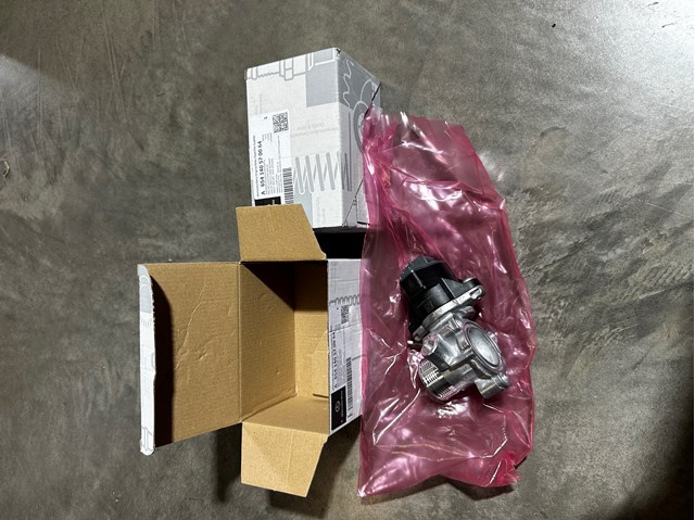 Клапан EGR системы рециркуляции отработавших газов A6541405700 MERCEDES