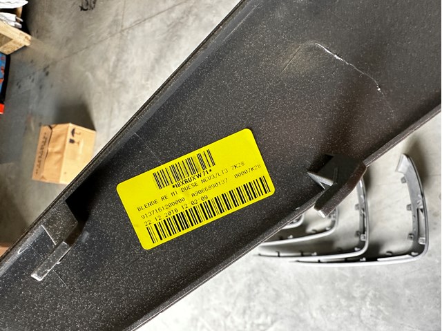 MERCEDES A9066890137 Накладка декоративная центральной консоли в наличии Украина