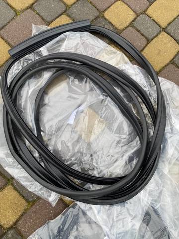 A9066976298 MERCEDES Уплотнитель двери задней (на кузове) купить в Винница