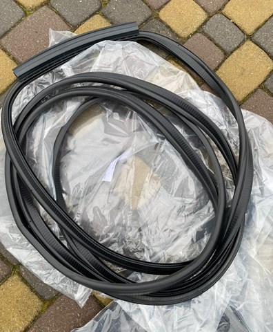 MERCEDES 9066976298 Уплотнитель двери задней (на кузове) в наличии Черновцы
