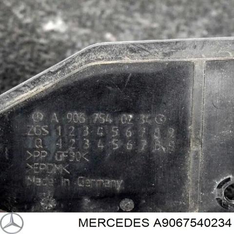 Защита топливозаливной горловины A9067540234 MERCEDES