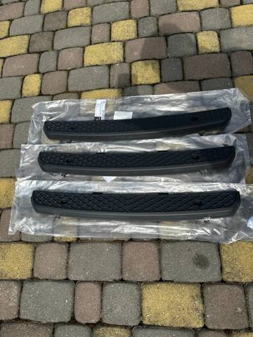 Передний клык бампера A9068850011 MERCEDES