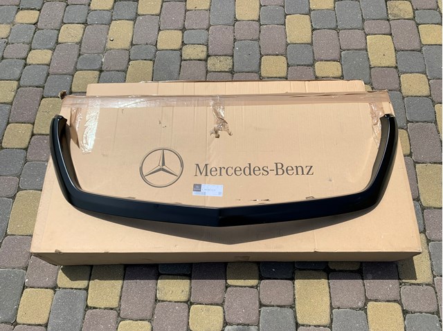 Накладка решетки радиаторa нижняя A9068880051 MERCEDES