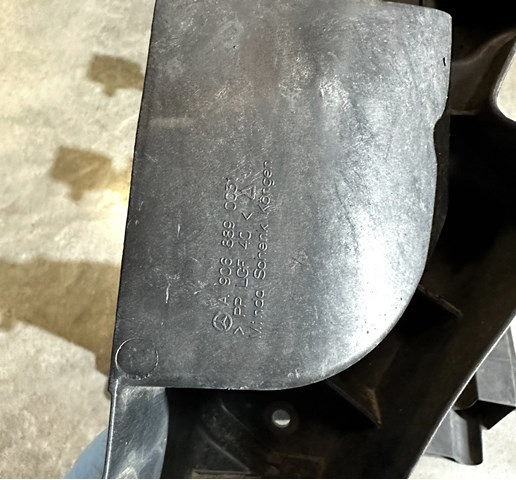 A9068890031 MERCEDES Левый кронштейн радиатора купить в Одесса