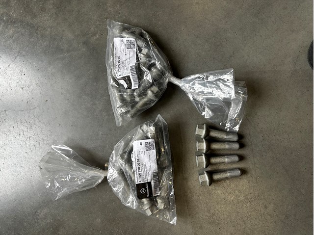 Болт колесный  Mercedes Sprinter I 2-t