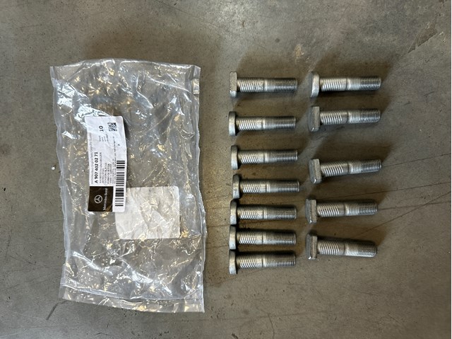 Болт колесный  A9074020271 MERCEDES