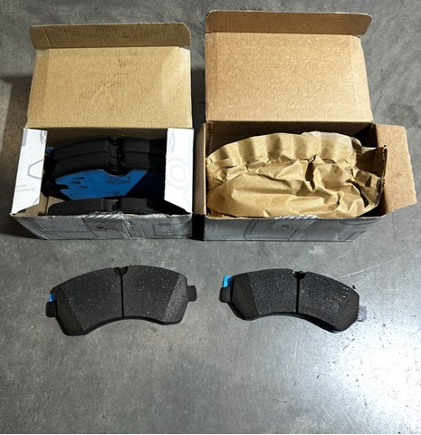 Передние тормозные колодки A9074209901 MERCEDES