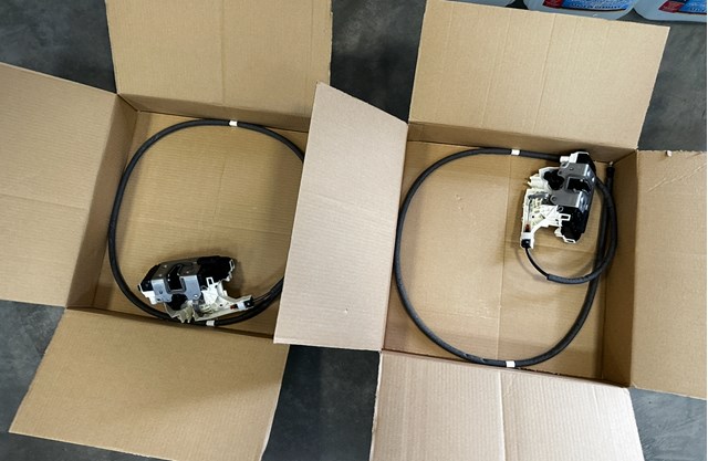 MERCEDES A9107303800 Замок двери боковой сдвижной правой в наличии Тернополь